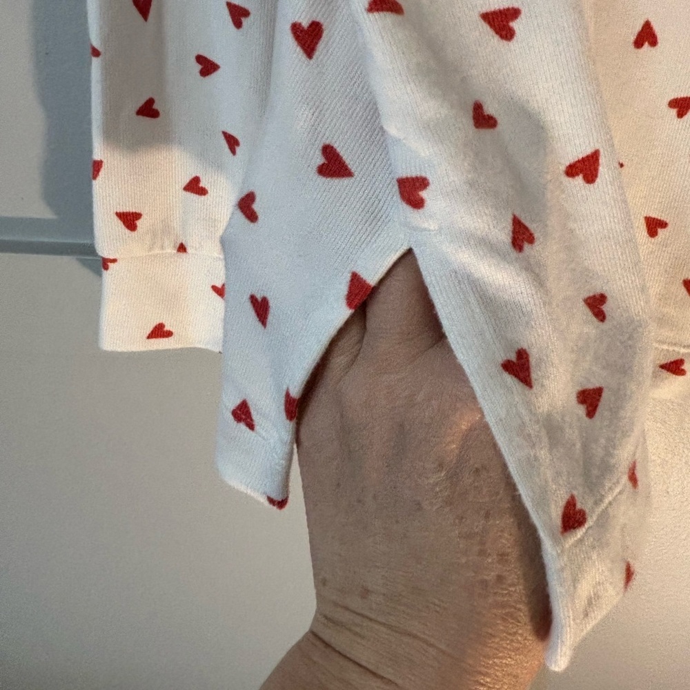 Red Heart Patterned Cozy Top - Picture 5 of 9